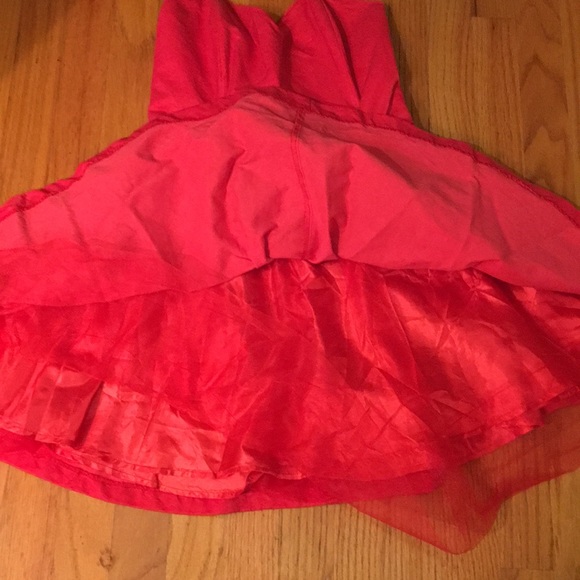 Red strapless dress with sweetheart neckline - Picture 3 of 8